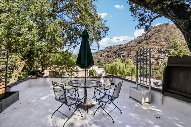 a view of a bunch of trees