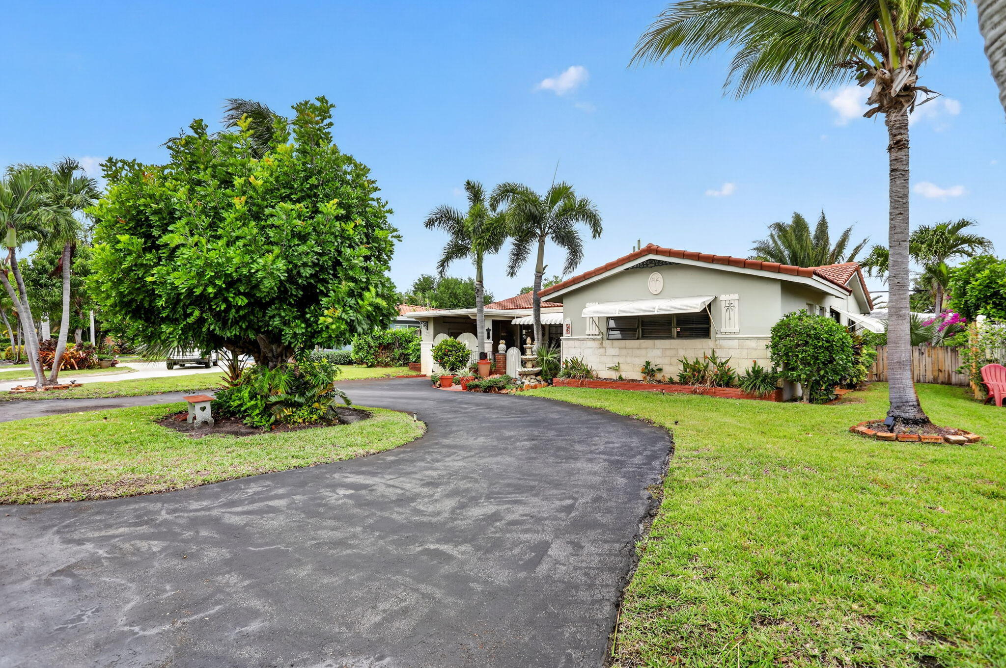 1931 Northeast 27th Street Lighthouse Point, FL 33064 - Photo 5 of 38 4-web-or-mls-1931-5643