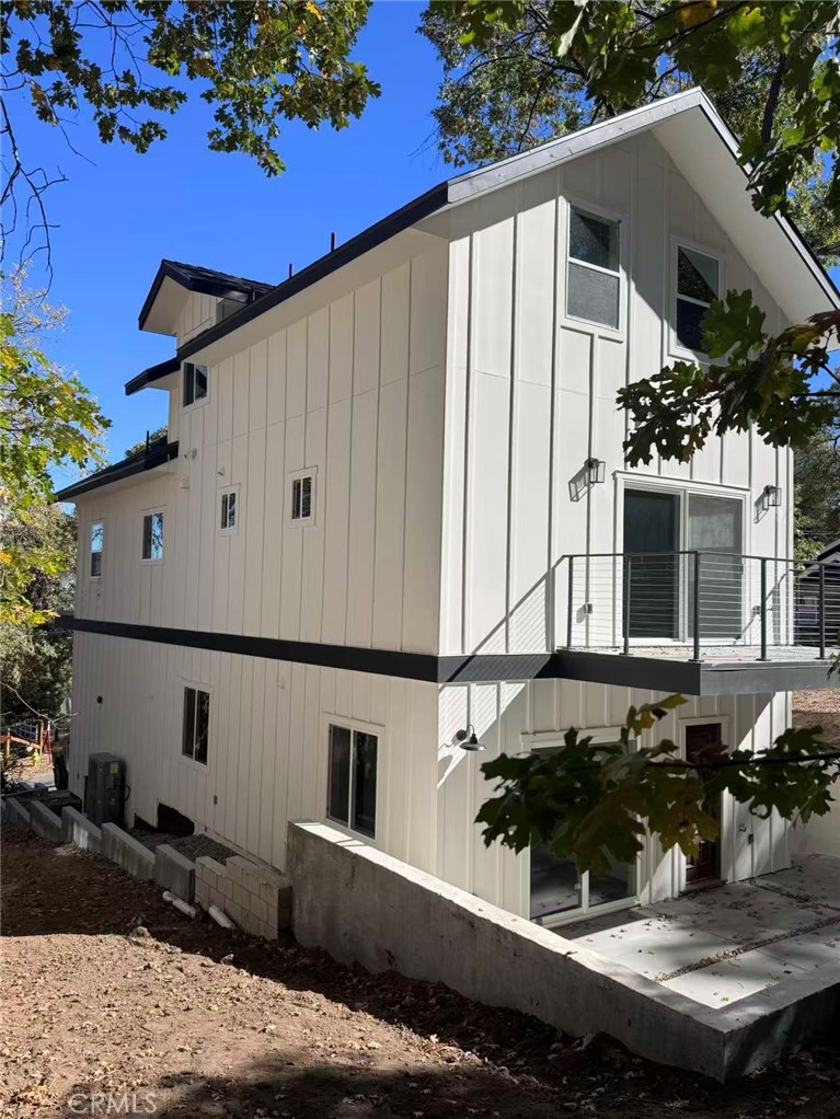 1670 Grass Valley Road Lake Arrowhead, CA 92352 - Photo 20 of 31 Back Side