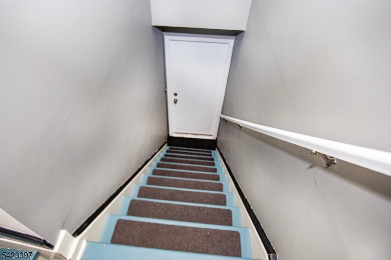 1130 Valley Road, Unit 2B Wayne, NJ 07470 - Photo 20 of 47 a view of entryway