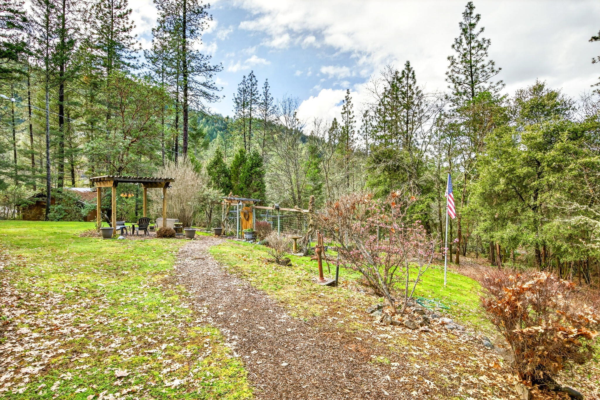 565 Greens Creek Road Grants Pass, OR 97527 - Photo 13 of 55 ApxGCR00020