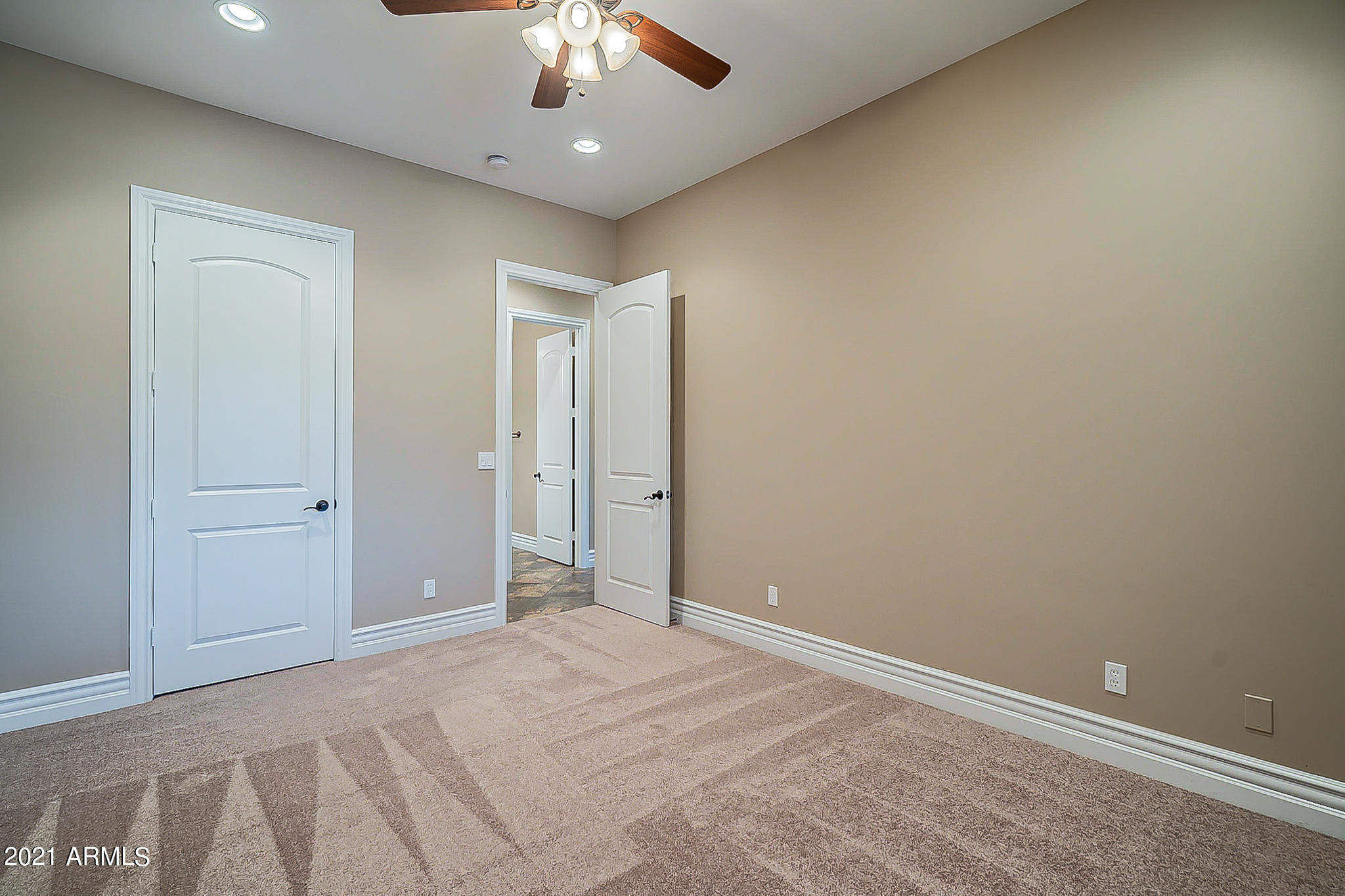 2789 East Ridgewood Lane Gilbert, AZ 85298 - Photo 26 of 60 an empty room with a chandelier fan and a ceiling fan