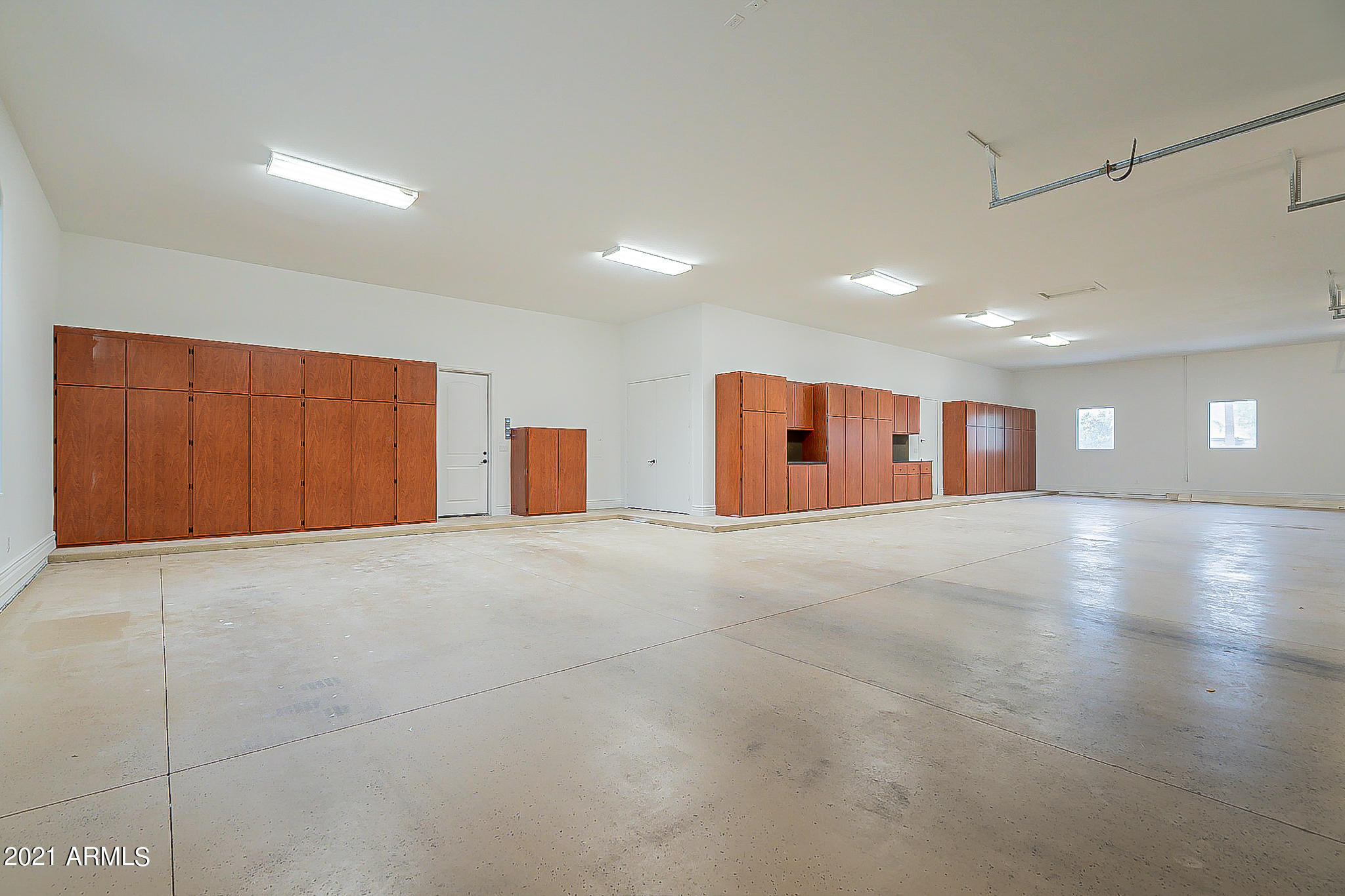 2789 East Ridgewood Lane Gilbert, AZ 85298 - Photo 60 of 60 a view of an empty room with a window
