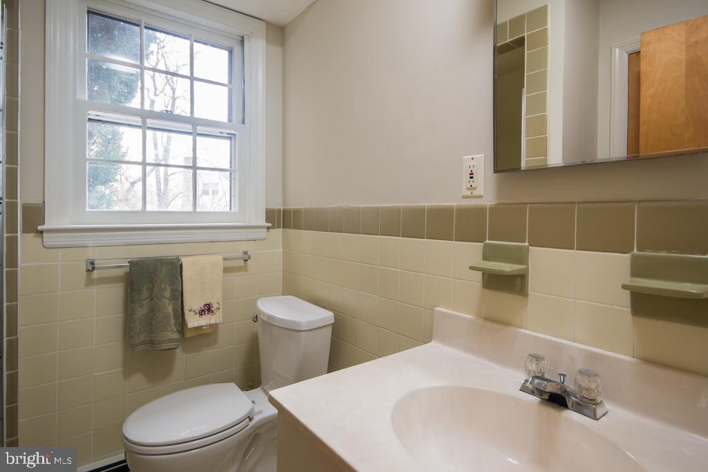 8924 Satyr Hill Road Baltimore, MD 21234 - Photo 29 of 38 Lower level full bath with shower