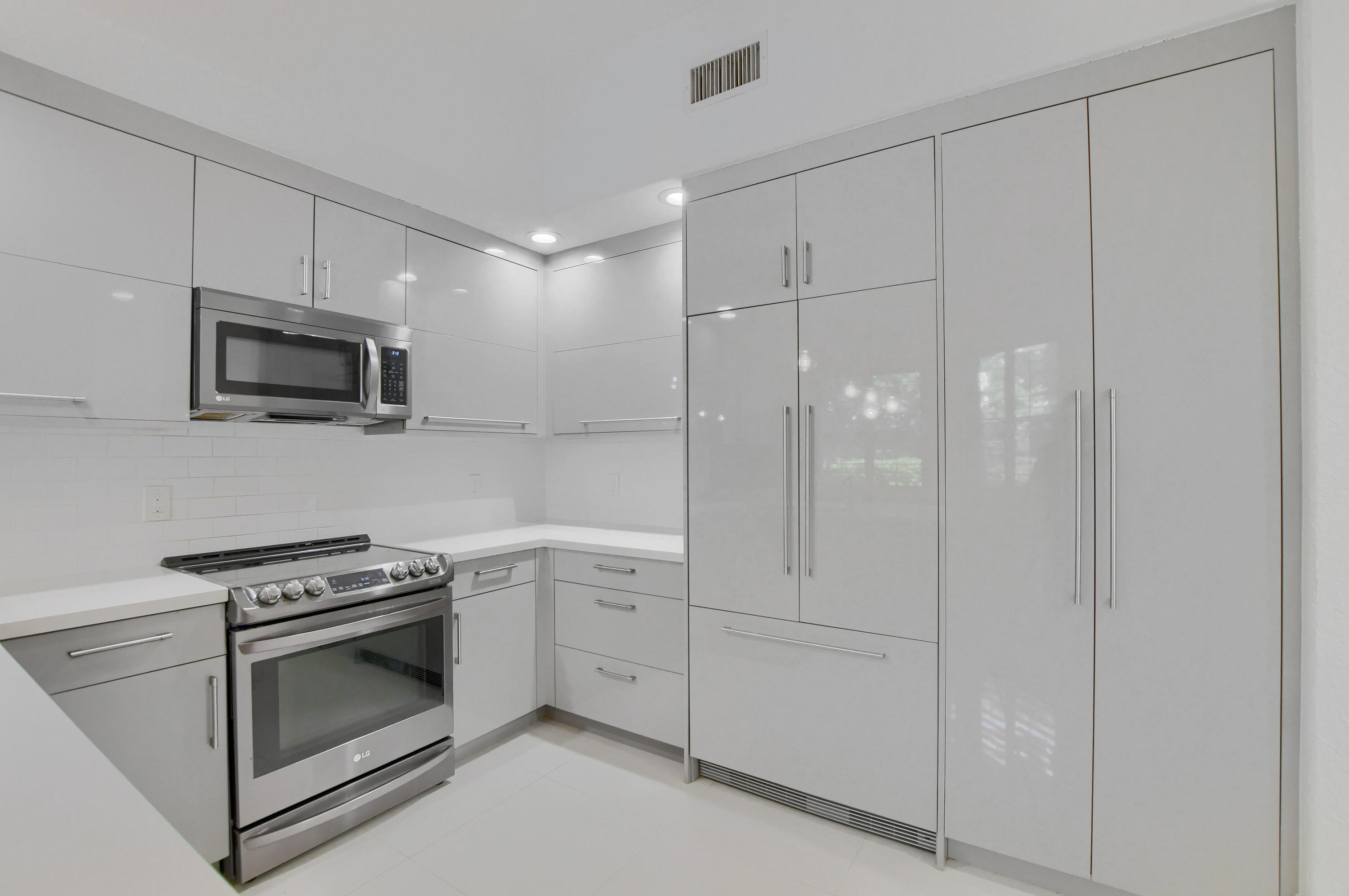 2548 Coco Plum Boulevard, Unit 704 Boca Raton, FL 33496 - Photo 11 of 39 KITCHEN