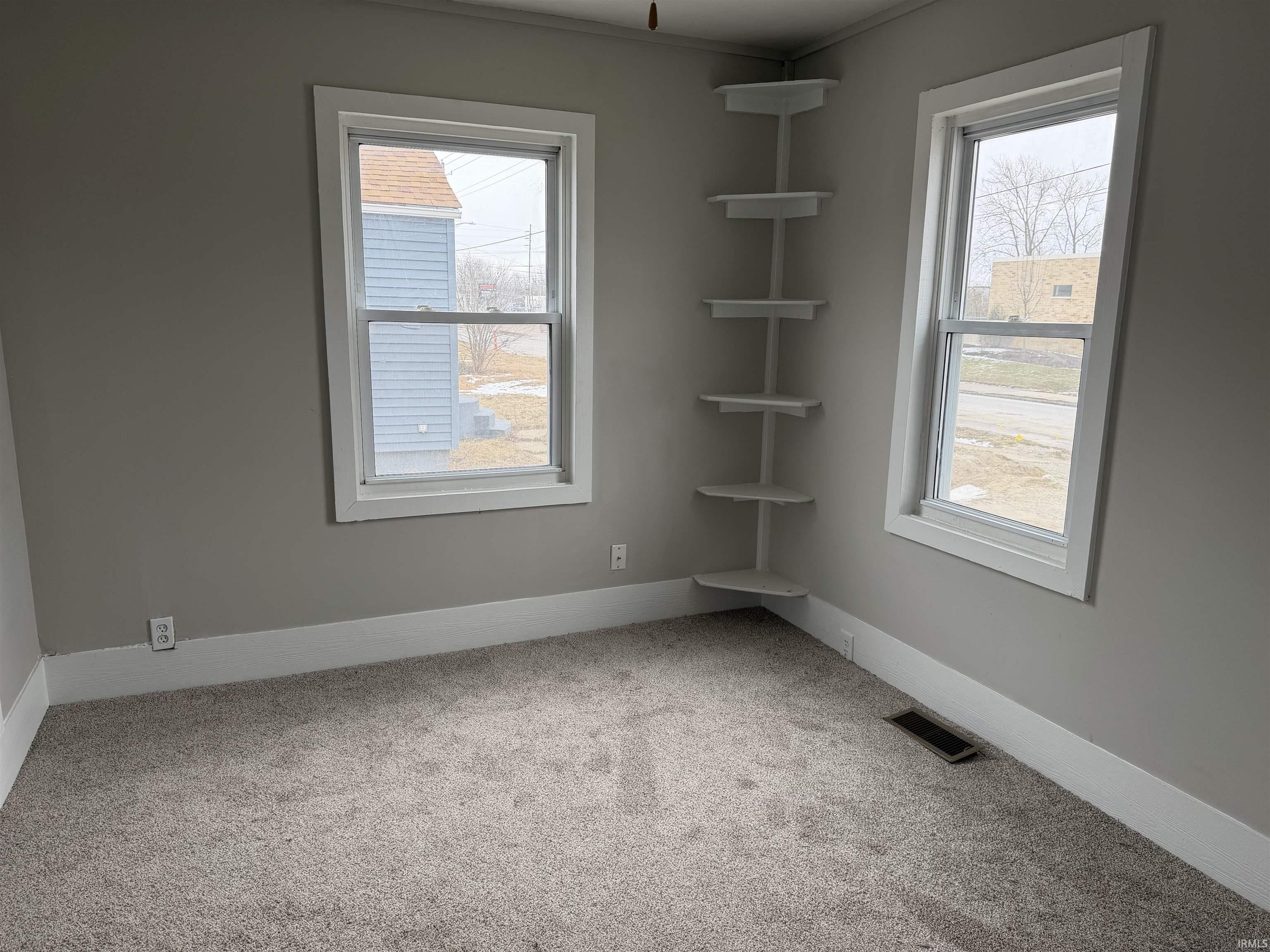 511 East Pettit Avenue Fort Wayne, IN 46806 - Photo 4 of 10