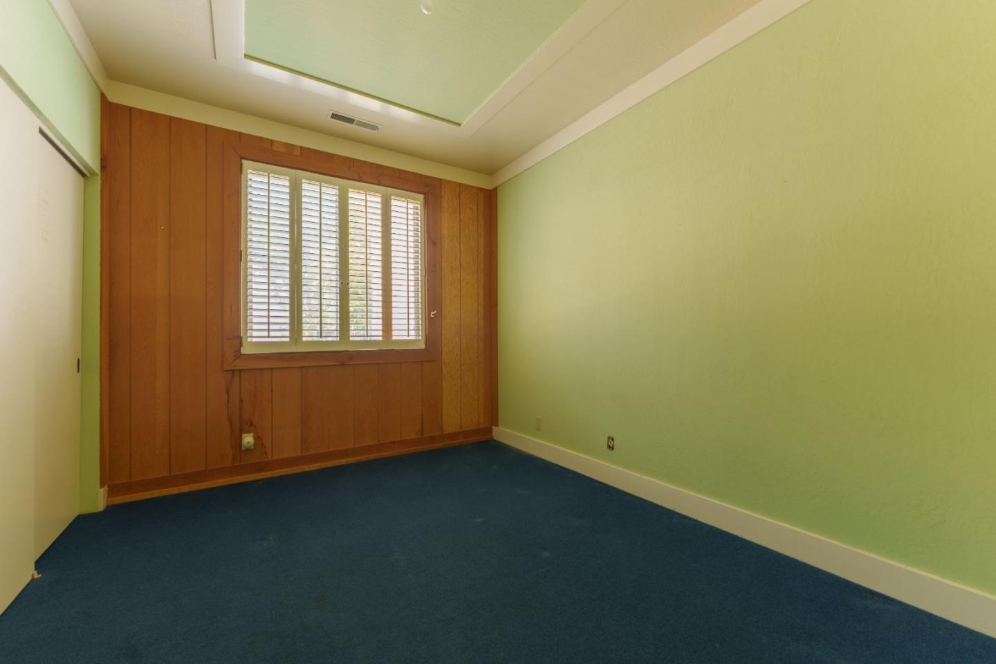 1352 River Road Salinas, CA 93908 - Photo 28 of 33 an empty room with a window