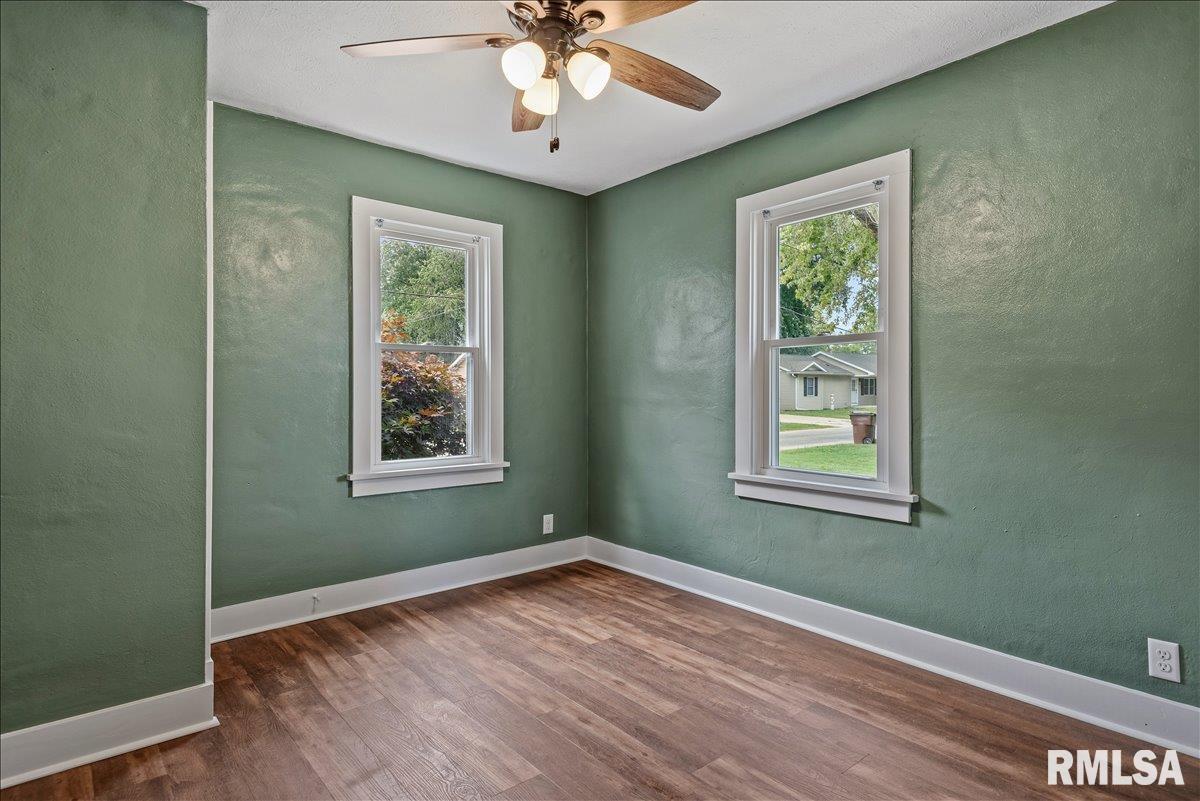 806 9th Street Pawnee, IL 62558 - Photo 23 of 36