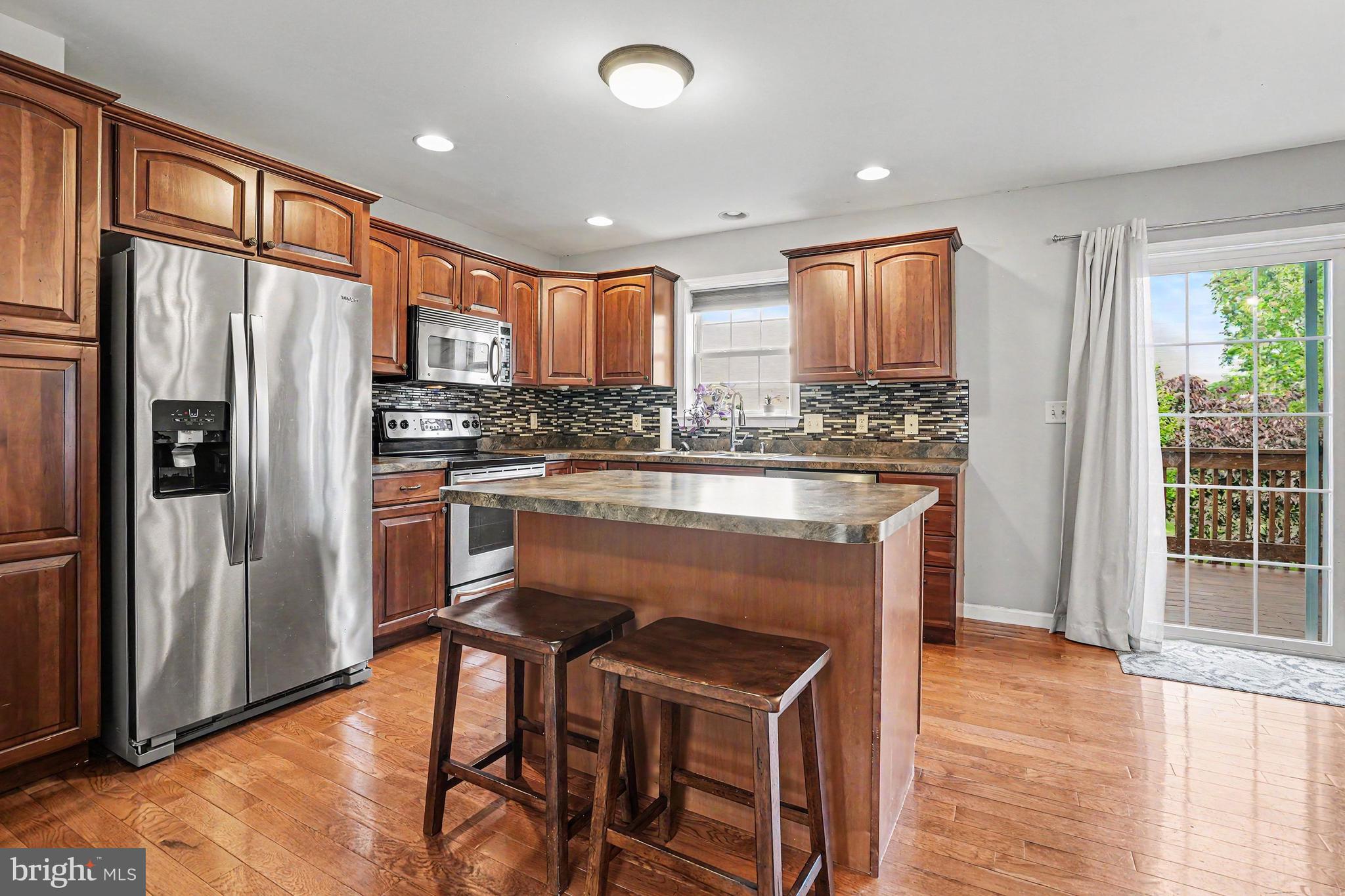 156 Mapleton Boulevard Harrisburg, PA 17112 - Photo 3 of 32