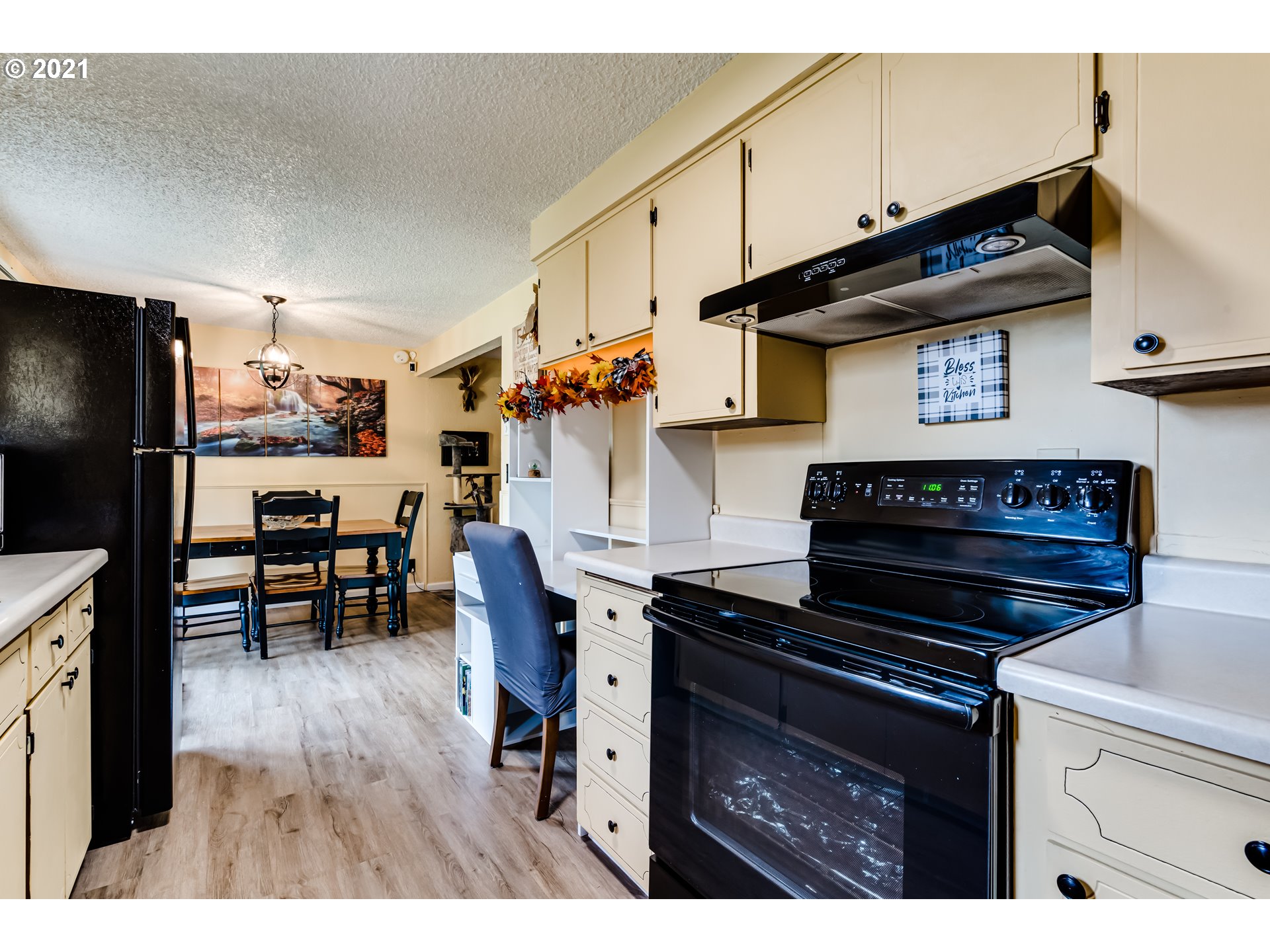 144 V Street Springfield, OR 97477 - Photo 7 of 26