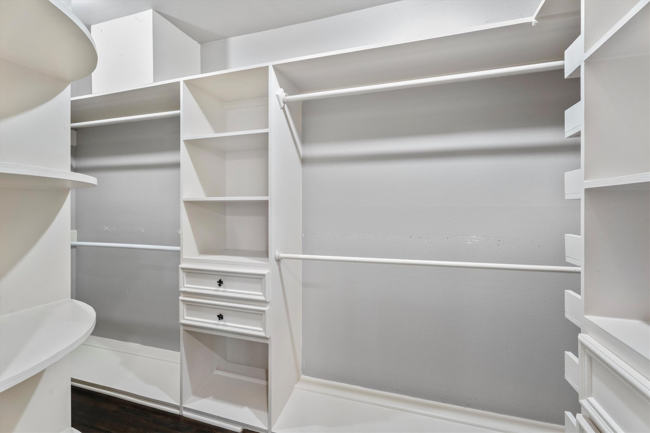 1328 Bingle Road Houston, TX 77055 - Photo 40 of 48 Large walk-in closet located in Primary bedroom.