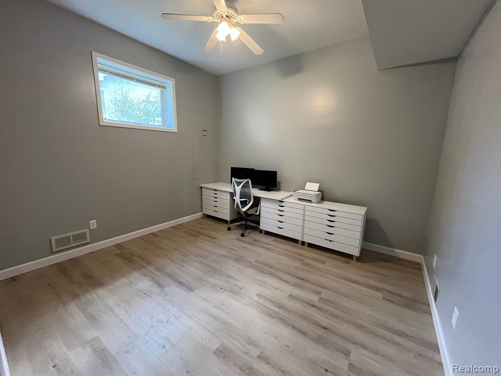 969 Bogie Lake Road White Lake, MI 48383 - Photo 12 of 29