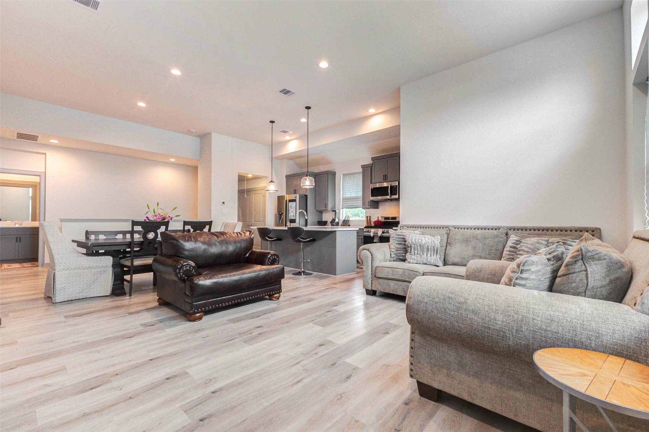 4502 Buck Street Houston, TX 77020 - Photo 19 of 27 A great space to unwind after a long day!