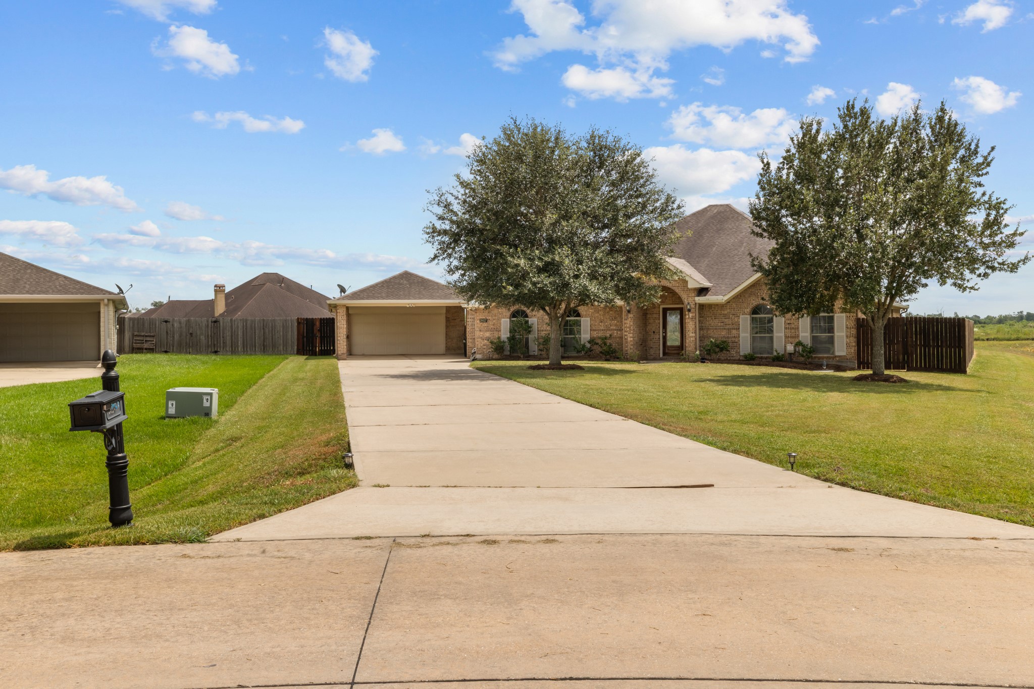 28027 Trade Wind Court Rosharon, TX 77583 - Photo 2 of 37 Gallery Image 2