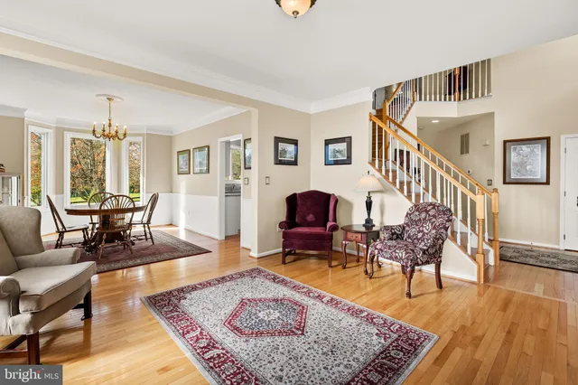 a view of a bedroom with washer and dryer