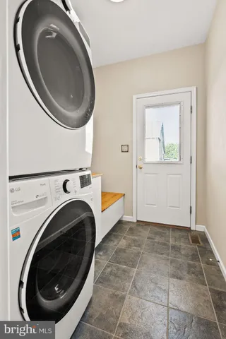 a view of a house with backyard and a tree