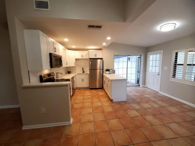 $2,375 | 1812 Pineview Circle, Winter Park, FL 32792