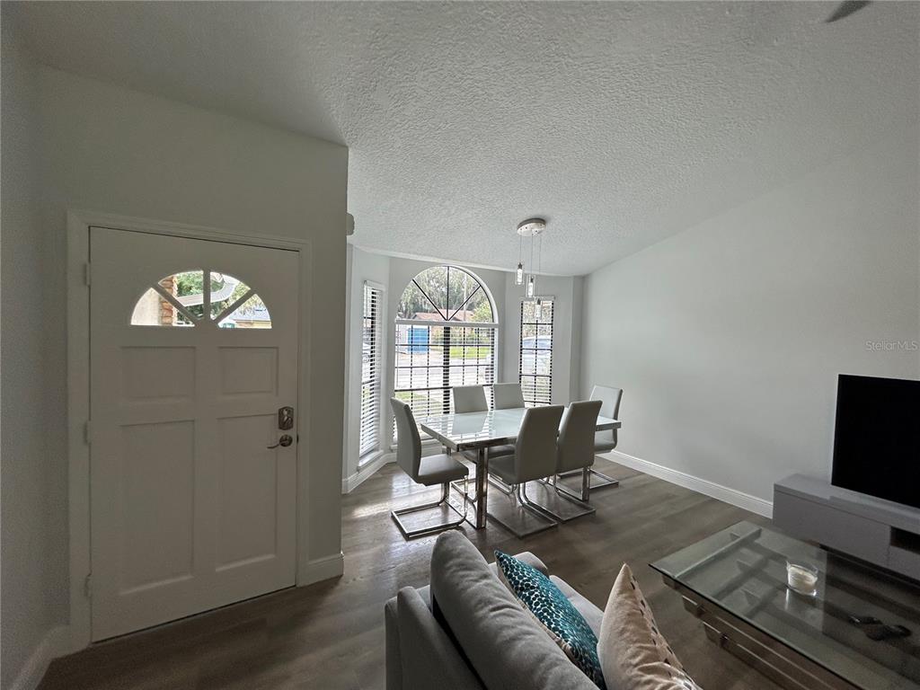 3926 Greenview Pines Court Orlando, FL 32817 - Photo 2 of 28 a living room with furniture