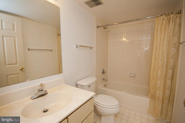 2901 Fallstaff Road, Unit 307 Baltimore, MD 21209 - Photo 11 of 13 Bath (Master)