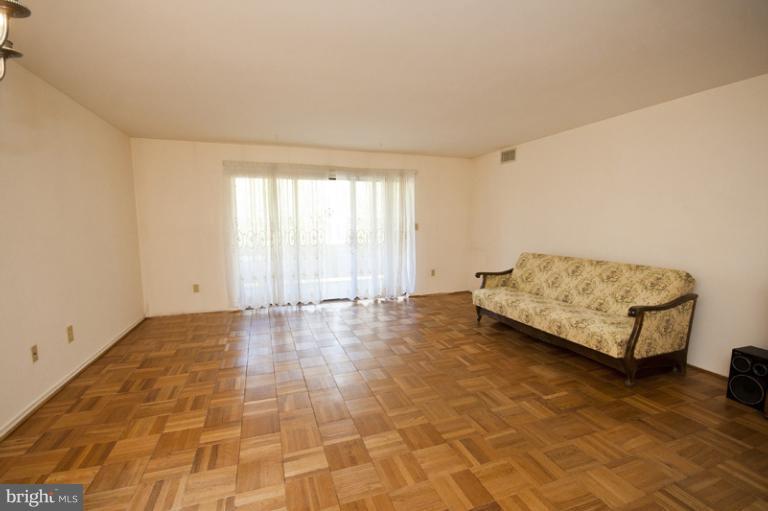 2901 Fallstaff Road, Unit 307 Baltimore, MD 21209 - Photo 3 of 13 Living Room