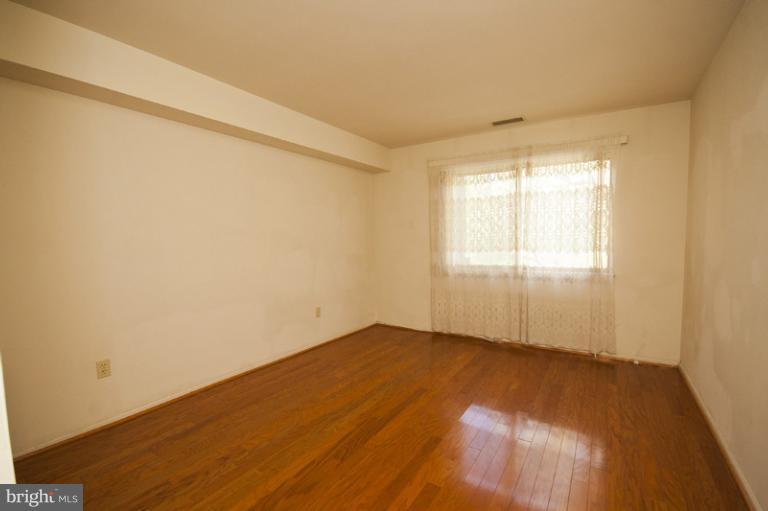 2901 Fallstaff Road, Unit 307 Baltimore, MD 21209 - Photo 5 of 13 Bedroom