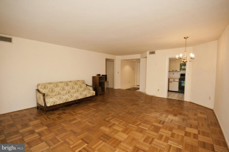 2901 Fallstaff Road, Unit 307 Baltimore, MD 21209 - Photo 7 of 13 Dining Room