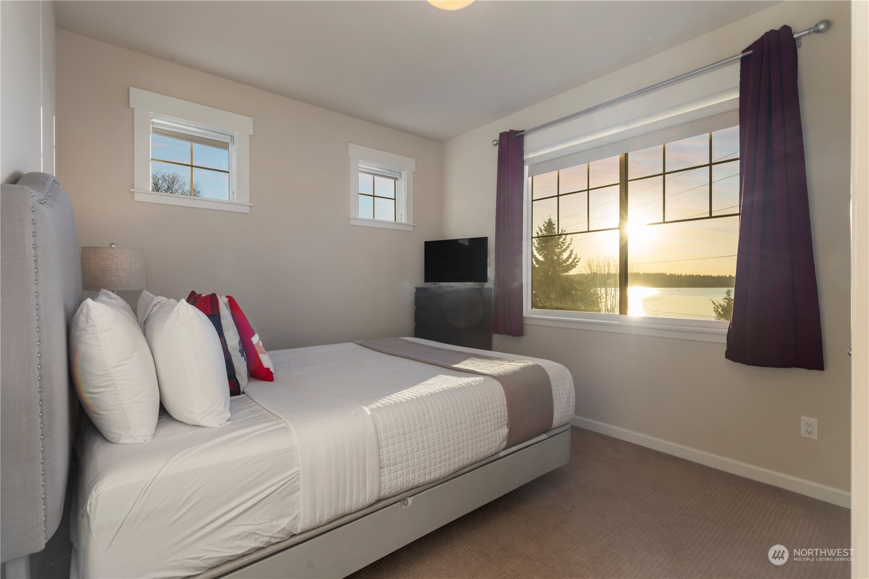 3318 Lake Washington Boulevard North Renton, WA 98056 - Photo 23 of 40 a bedroom with a bed and a window