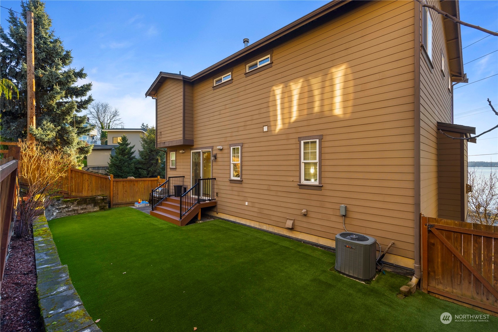 3318 Lake Washington Boulevard North Renton, WA 98056 - Photo 38 of 40 a backyard of a house with seating space