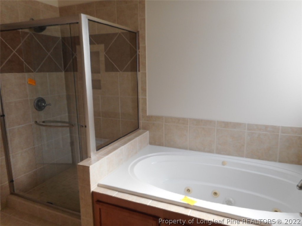 206 Blueridge Road Fayetteville, NC 28303 - Photo 7 of 16 a bathroom with a bathtub