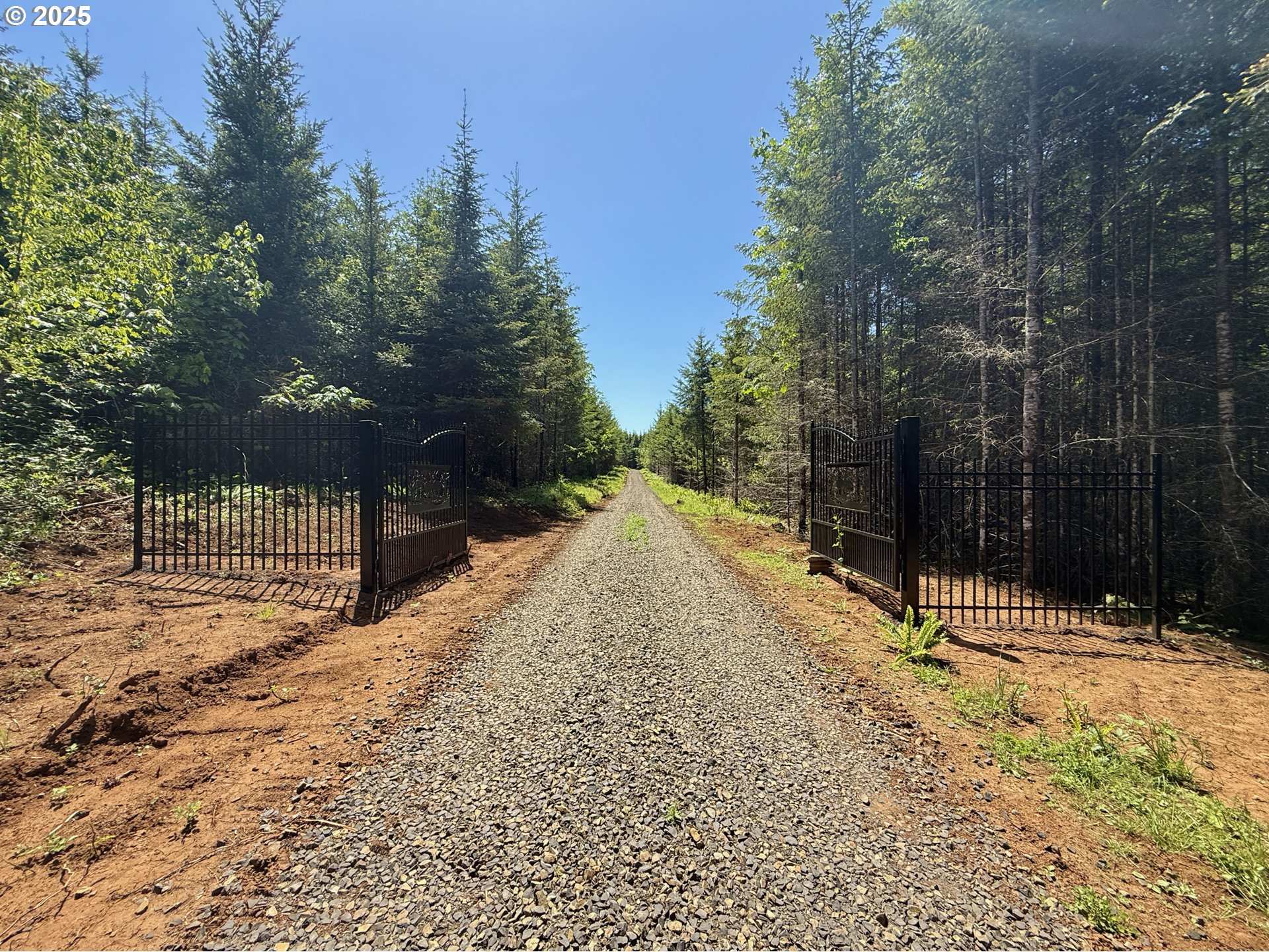 11892 Dupee Valley Road Sheridan, OR 97378 - Photo 48 of 48 a view of a backyard of the house