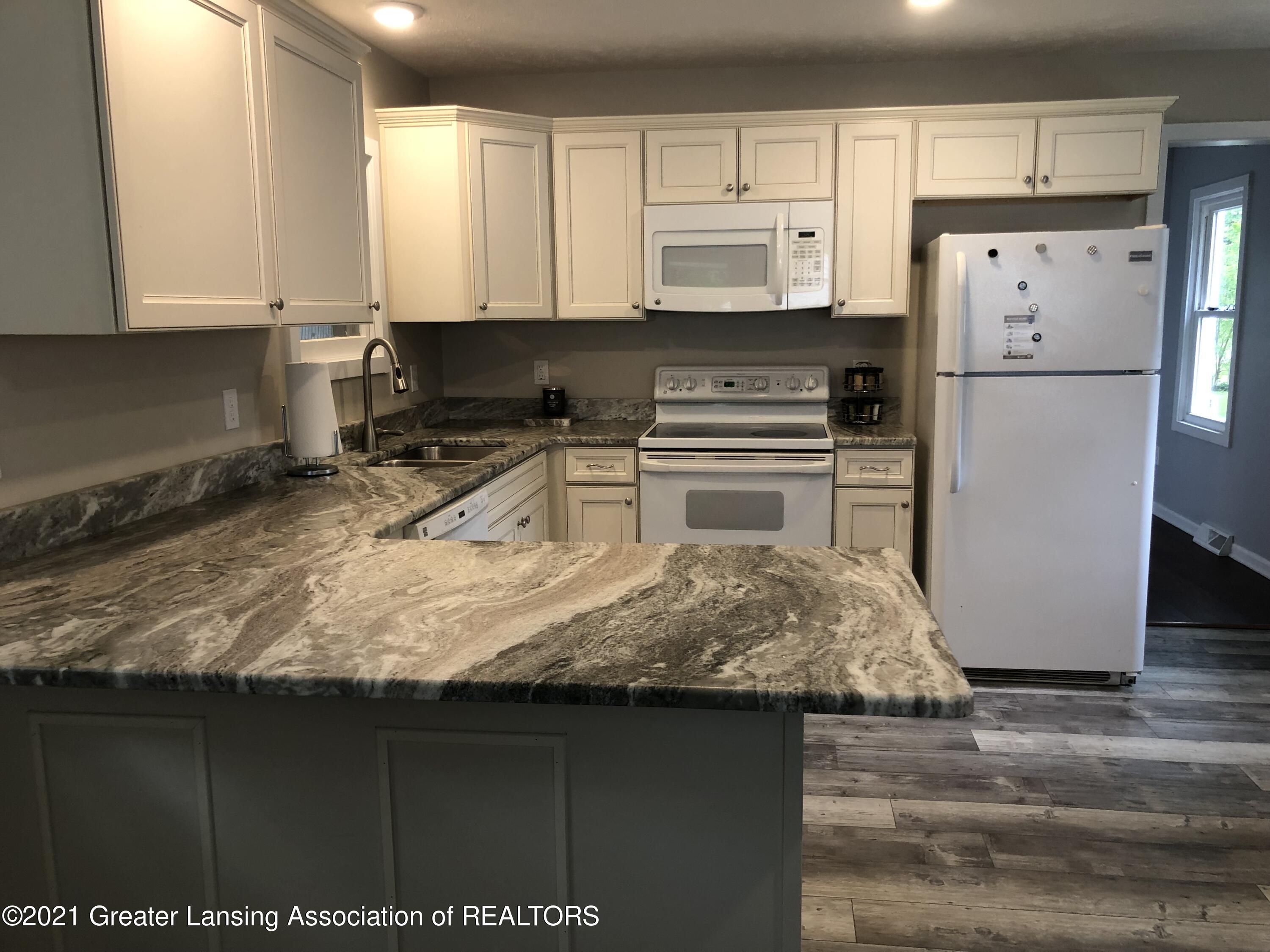 6342 Rosedale Road Lansing, MI 48911 - Photo 7 of 26 20