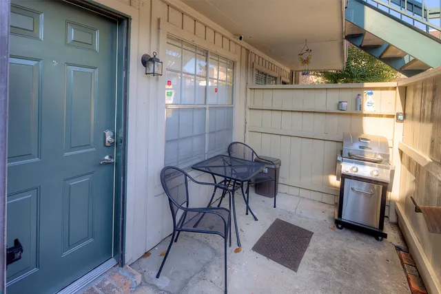 $1,200 | 845 Augusta Drive, Unit 29, Houston, TX 77057