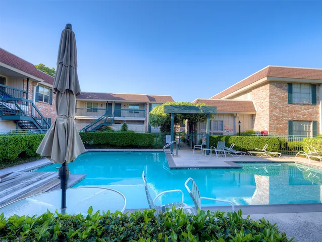 $1,200 | 845 Augusta Drive, Unit 29, Houston, TX 77057