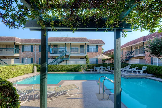 $1,200 | 845 Augusta Drive, Unit 29, Houston, TX 77057