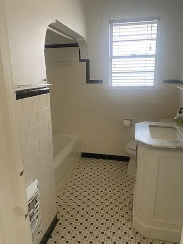 $1,900 | 401 Ridgelake Drive, Metairie, LA 70001