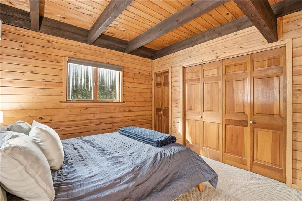 427 Wenatchee Path Central City, PA 15926 - Photo 15 of 42 a bedroom with a bed and a dresser