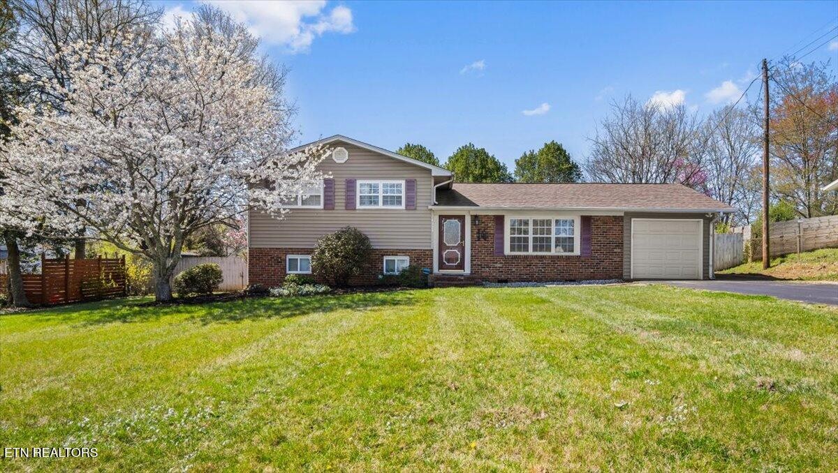 4324 Deerfield Road Knoxville, TN 37921 - Photo 1 of 25