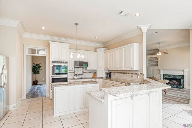 $449,999 | 40204 Pelican Point Parkway, Gonzales, LA 70737