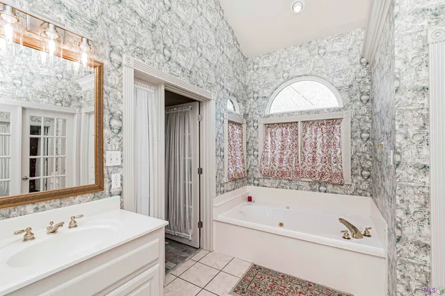 $449,999 | 40204 Pelican Point Parkway, Gonzales, LA 70737