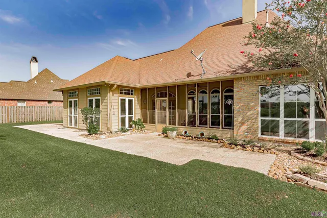 $449,999 | 40204 Pelican Point Parkway, Gonzales, LA 70737
