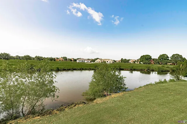 $449,999 | 40204 Pelican Point Parkway, Gonzales, LA 70737