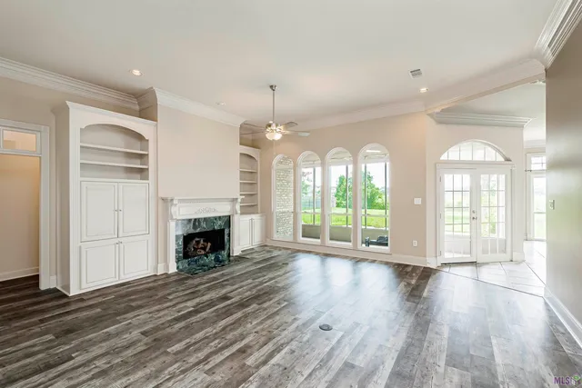 $449,999 | 40204 Pelican Point Parkway, Gonzales, LA 70737