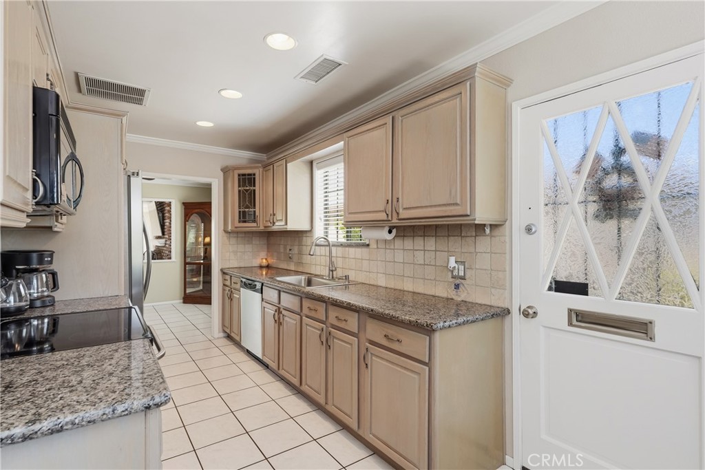 3719 Tahoe Court Riverside, CA 92506 - Photo 11 of 42