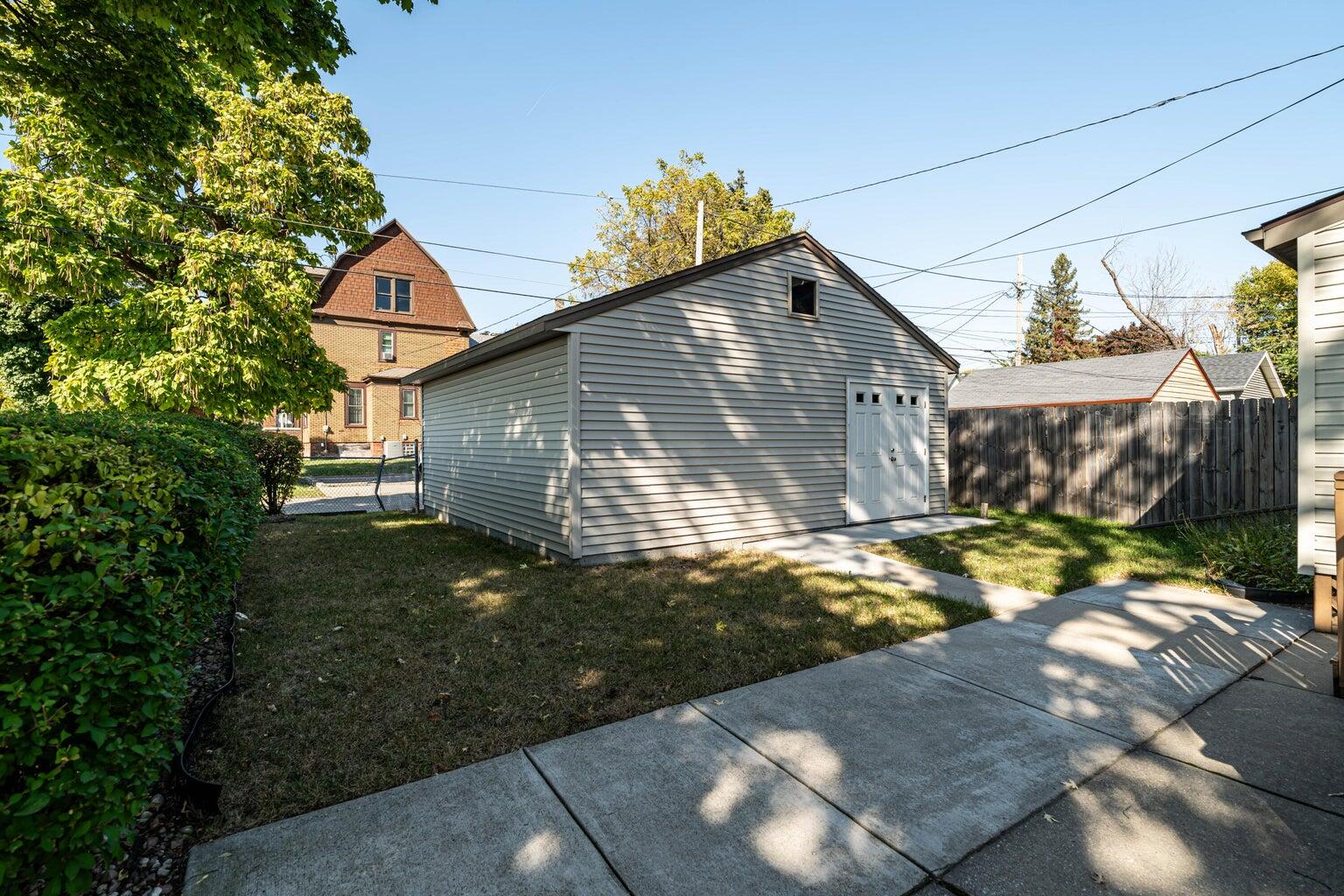 201 North 36th Street Milwaukee, WI 53208 - Photo 14 of 15 Garage