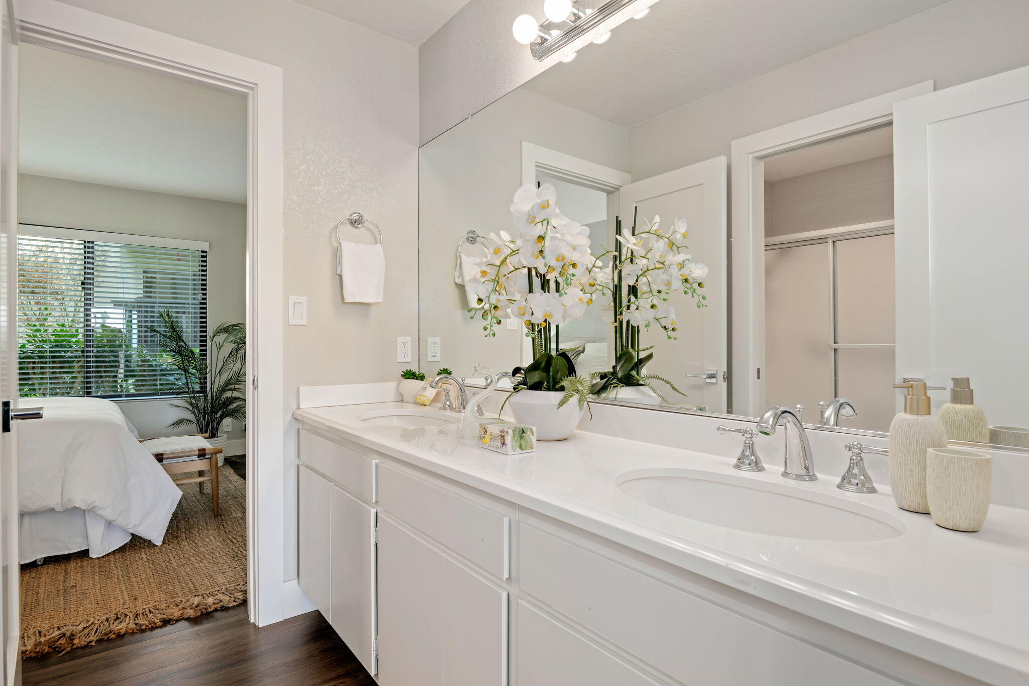 3375 Foothill Road, Unit 921 Carpinteria, CA 93013 - Photo 11 of 18 Primary Bathroom