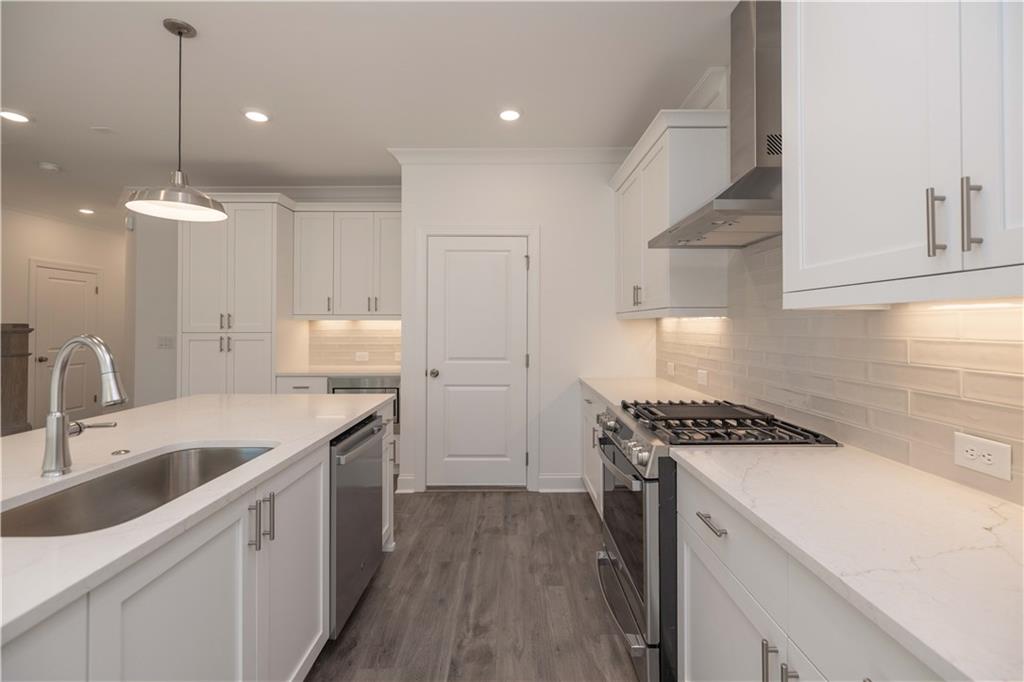 2240 Siskin Sq Road, Unit 88 Duluth, GA 30096 - Photo 15 of 42 a kitchen that has a sink a stove and wooden floor