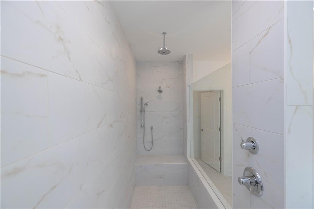 2240 Siskin Sq Road, Unit 88 Duluth, GA 30096 - Photo 25 of 42 a bathroom with a shower