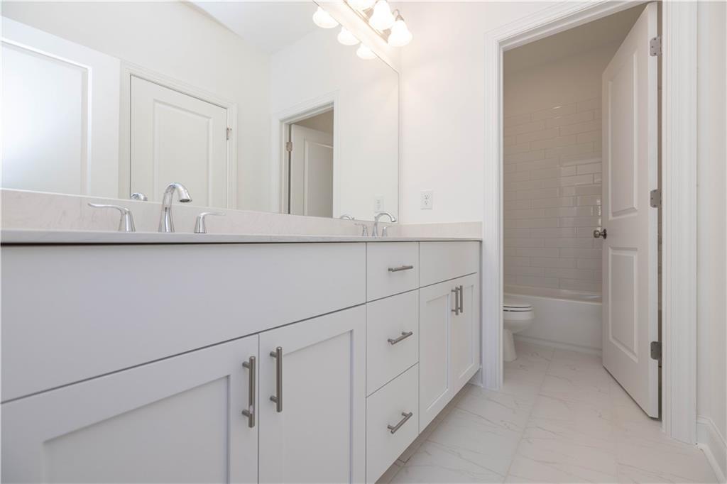 2240 Siskin Sq Road, Unit 88 Duluth, GA 30096 - Photo 28 of 42 a bathroom with a sink and a mirror
