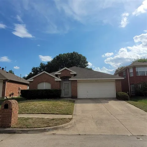 $2,100 | 825 Stafford Station Drive, Saginaw, TX 76131