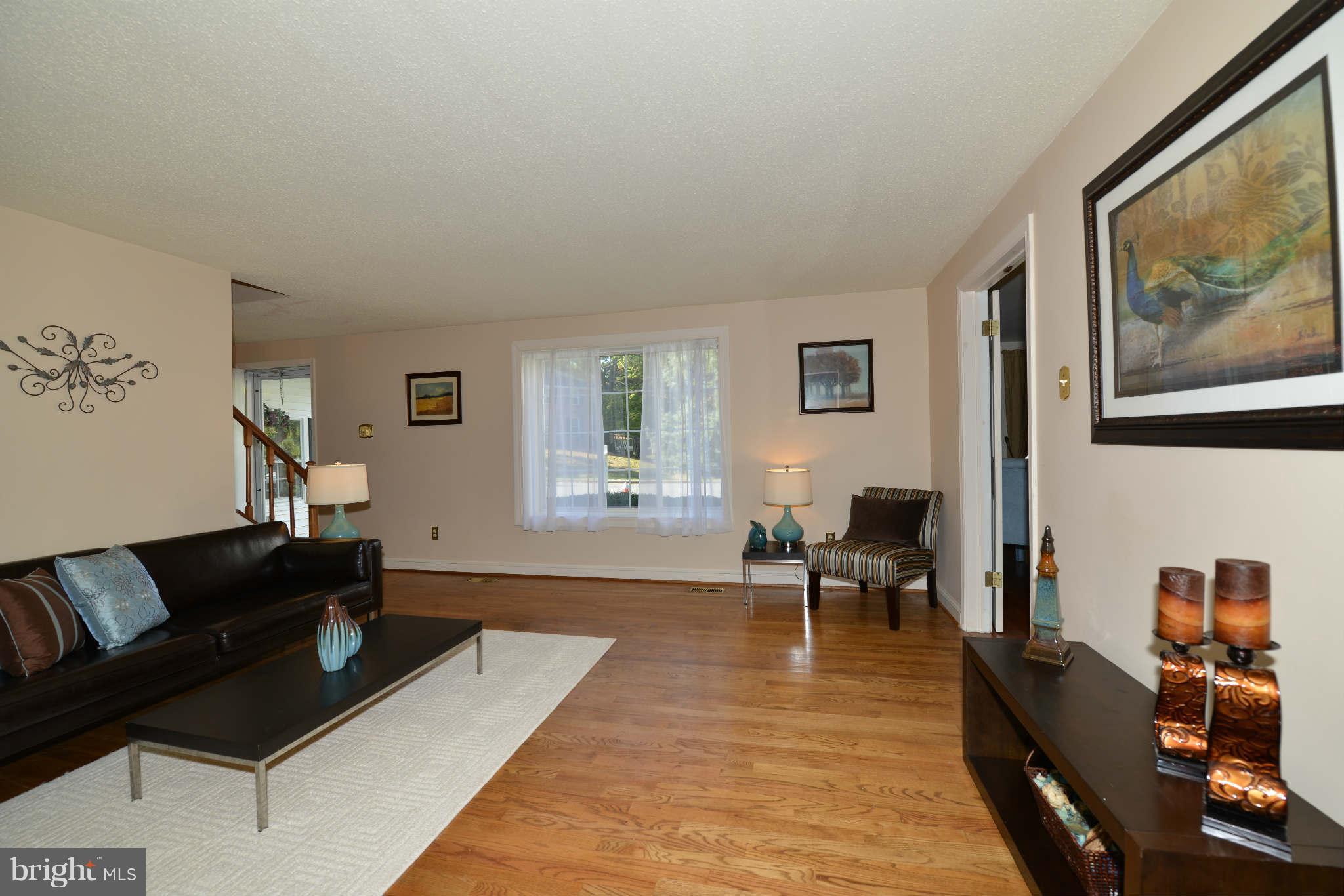 5911 Freds Oak Road Burke, VA 22015 - Photo 2 of 21 Living Room